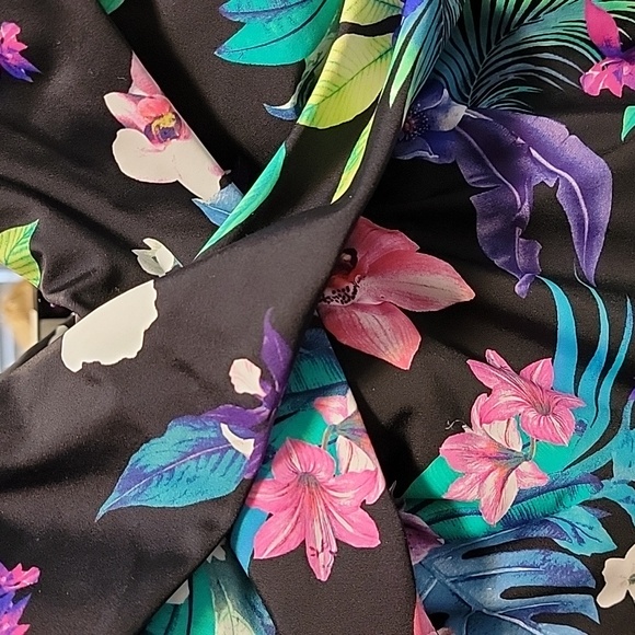 Island Escape One-Piece swimsuit.  Size 12 - Picture 5 of 9